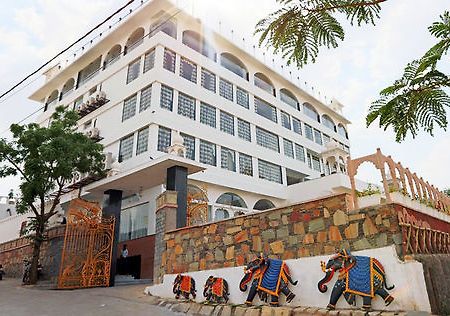 Mewargarh Udaipur By Red Lion S Hotel Екстериор снимка