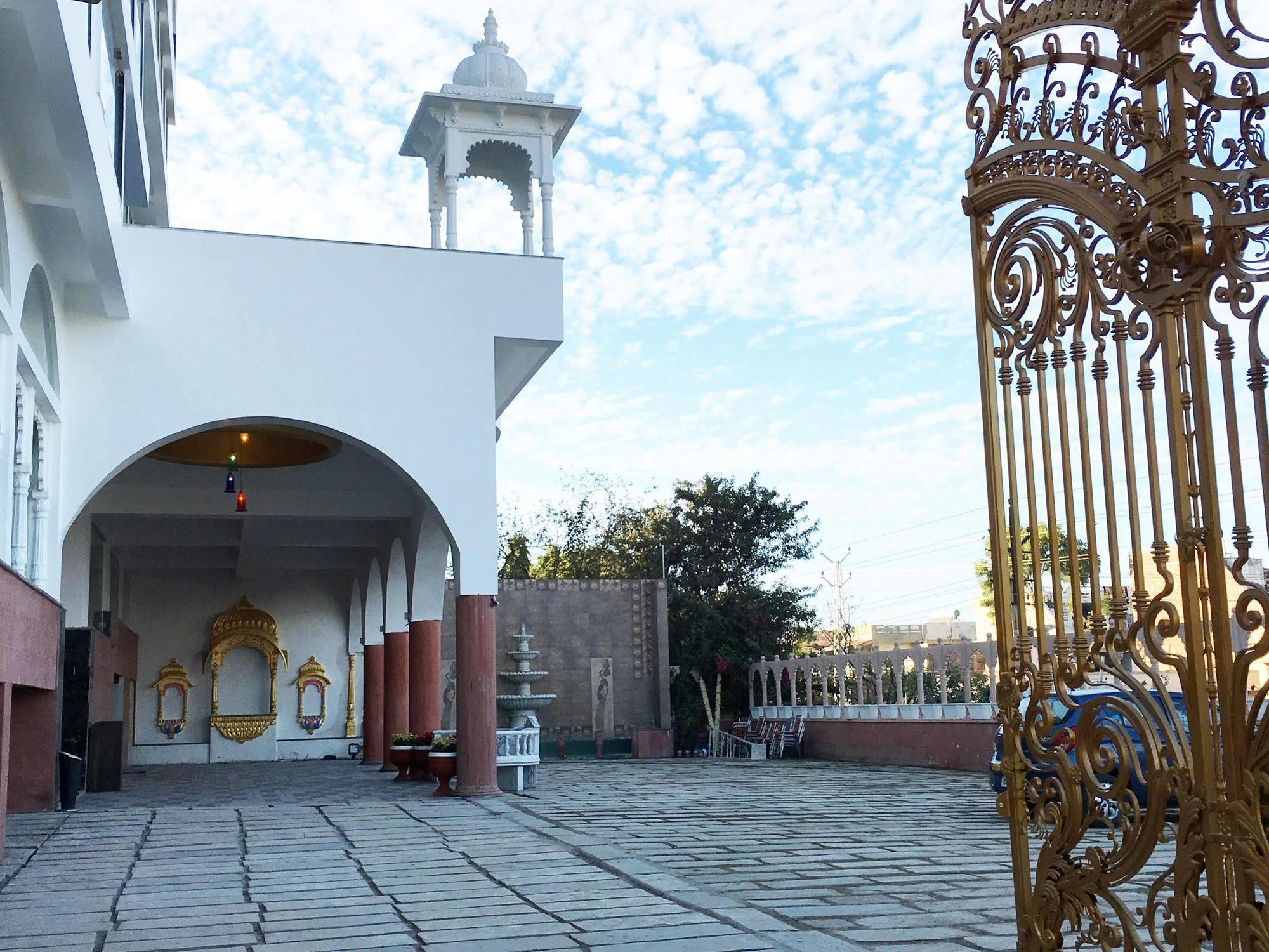 Mewargarh Udaipur By Red Lion S Hotel Екстериор снимка